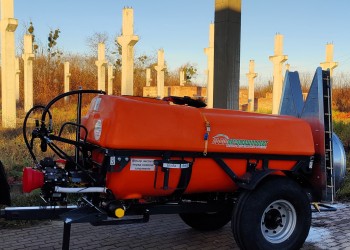 Обприскувач вентиляторний причіпний  з шахтою ОВП-2000